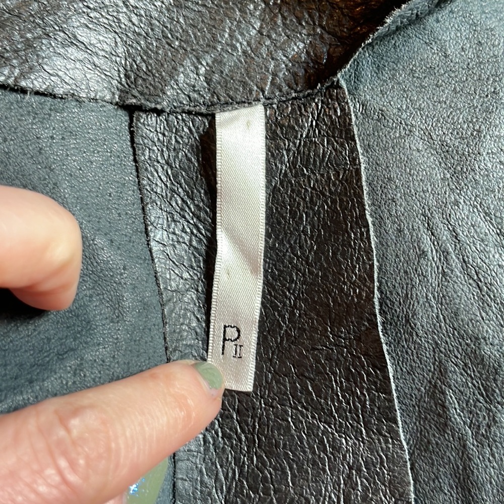 Fleur-de-lis artisan style, genuine leather jacket - Picture 6 of 8